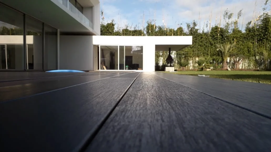 Terrasse en bambou : est-ce vraiment une bonne idée pour transformer votre extérieur ? BambooTouch® a la solution parfaite !